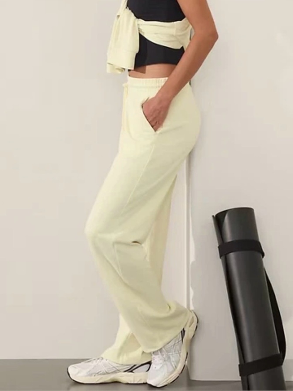 Athleta Seasoft Mid Rise Straight Pant Womens Medium Petite Yellow Soft Elastic